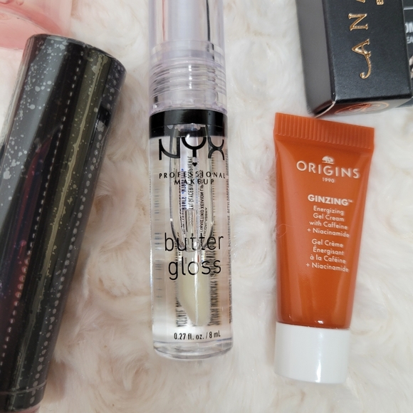 SOLD        Beauty Stocking Stuffers - Picture 9 of 11